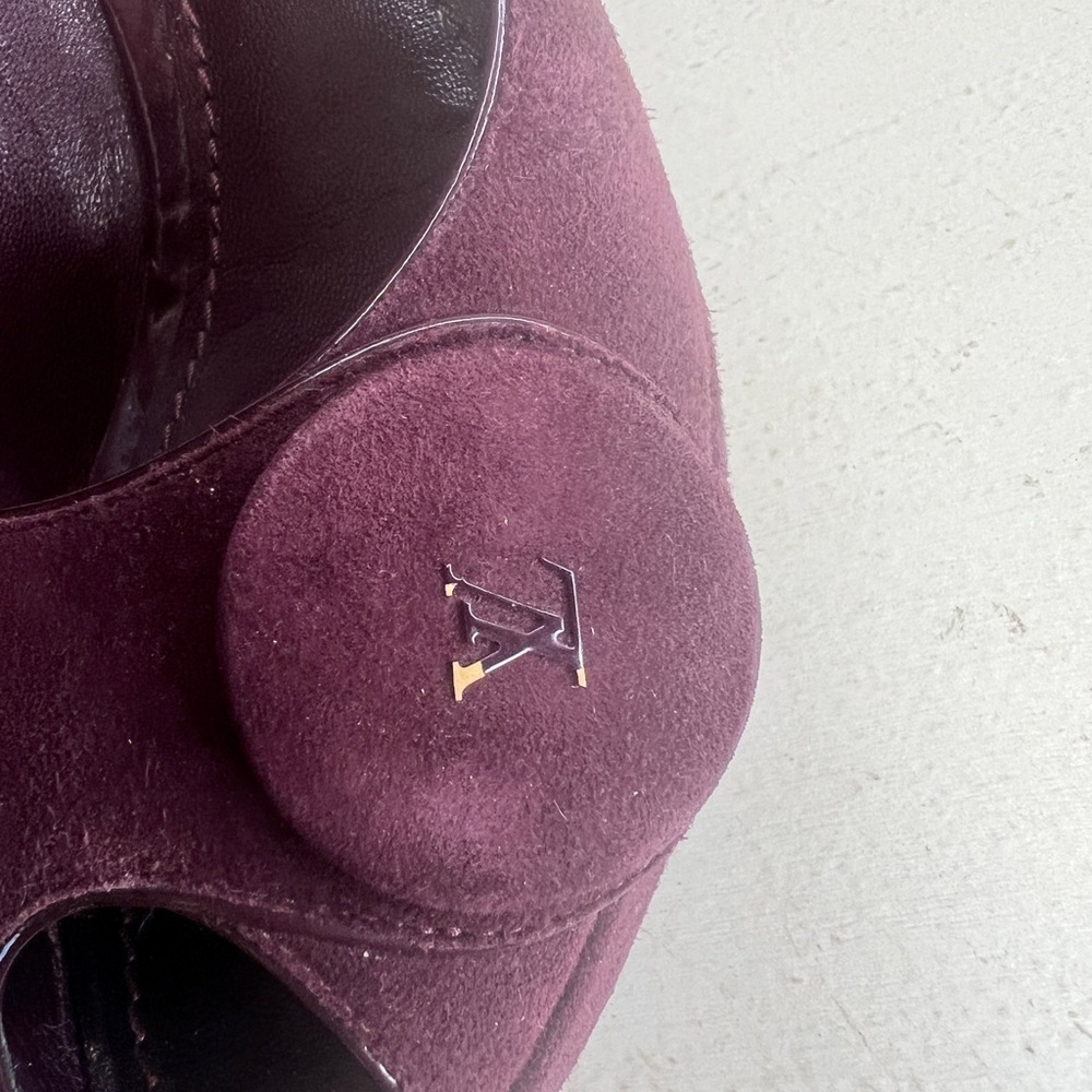 LOUIS VUITTON Aubergine Purple Suede Chelsea Peep Toe Pumps SZ 36.5 - Picture 4 of 8